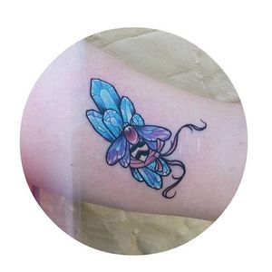 Crystal bee tattoo by Carla Evelyn. #CarlaEvelyn #girly #pastel #sparkly #cute #crystal #bee