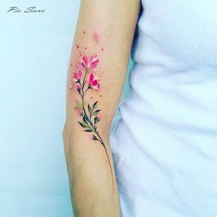 Flores tallo Tatuaje por Pis Saro @Pissaro_tattoo #PisSaro #PisSaroTattoo #Nature #Watercolor #Naturtattoo #Watercolortattoo #Botanical #Botanicaltattoo #Crimea #Russia