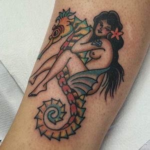 Seahorse Pin Up Girl Tattoo by Colo López #pinup #pinupgirl #oldschoolpinup #traditionalpinup #traditionalgirl #traditional #ColoLopez