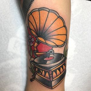 On the gramophone oh oh (via IG—kenny_tattooer) #phonograph #traditional #traditionaltattoo #boldwillhold