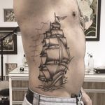 Caravela por Anna Luiza Schramm! #AnnaLuizaSchramm #TatuadorasBrasileiras #TatuadorasdoBrasil #TattooBr #TattoodoBr #ship #caravela