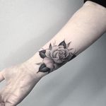 A gorgeous rose tattoo via lazerliz #rose #botanical #flower #blackandgrey #elizabethmarkov #bangbangnyc #feminine
