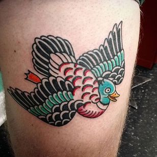 Tatuaje de pato por Marshall Brown #duck #ducktattoo #traditionalduck #traditionalducktattoo #traditional #traditionaltattoo #oldschool #bird #birdtattoo #MarshallBrown