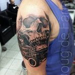 #DougDeFarias #tatuadoresdobrasil #brazilianartist #brasil #brazil #realismo #realism #blackandgray #pretoecinza #skull #caveira #cranio #carro #car