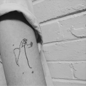 Tattooed by unknown artist #FrédéricForest #JakeCavaliere #linework #lines #hands #blackwork #minimalistic