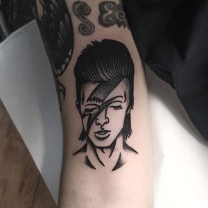 Ziggy Stardust Tattoo by Joel Menazzi #Blackwork #portrait #BlackworkPortrait #PopCulture #JoelMenazzi #DavidBowie #ZiggyStadust #AladdinSane #music #musician #legend