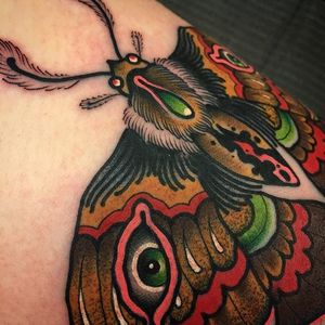 A closeup of Scott Garitson's (IG—scottgaritsontattoo) moth with staring wings. #moth #ScottGaritson #surreal #traditional #vibrant