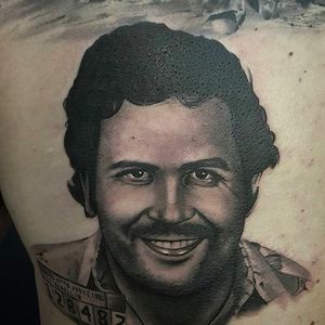 Cool portrait of Columbian drug kingpin, Pablo Escobar. Tattoo by Eduard Virlan. #eduardvirlan #blackandgrey #pabloescobar #NARCOS #portrait