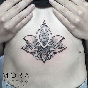 Lotus Tattoo by Simon Mora #lotus #lotustattoo #blackworklotus #blackwork #blackworktattoo #blackworktattoos #blackworkartists #uktattoos #contemporarytattoos #darktattoos #blackink #SimonMora