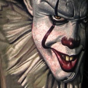 Close up of Stephen King's Pennywise/It by Nikko Hurtado #NikkoHurtado #Pennywise #It #StephenKing #blackanchorworldwide #stencilanchored #tattoooftheday