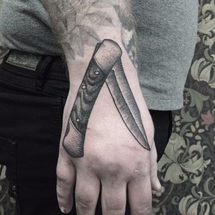 Knife Tattoo por Johannes Folke #knife #blackworkknife #blackwork #blackink #illustrative #JohannesFolke