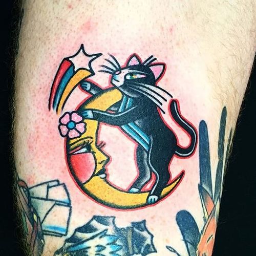 Even kitties need to reach for the stars. Super cute cat by Dani Queipo.  #bold #cats #cattoos #DaniQueipo #traditional