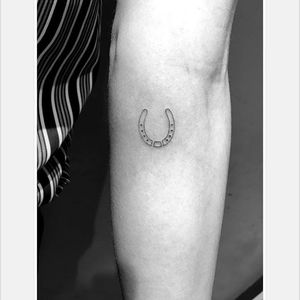 Horseshoe tattoo by Daniel Winter. #minimalist #linework #horseshoe #classic #staple #goodluck #microtattoo