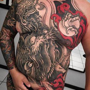 Tatuaje de cabeza de dragón negro y gris de Fibs.  #Fibs #JuvelVasquez #blackandgrey #japanese #neotraditional #dragon #dragonhead
