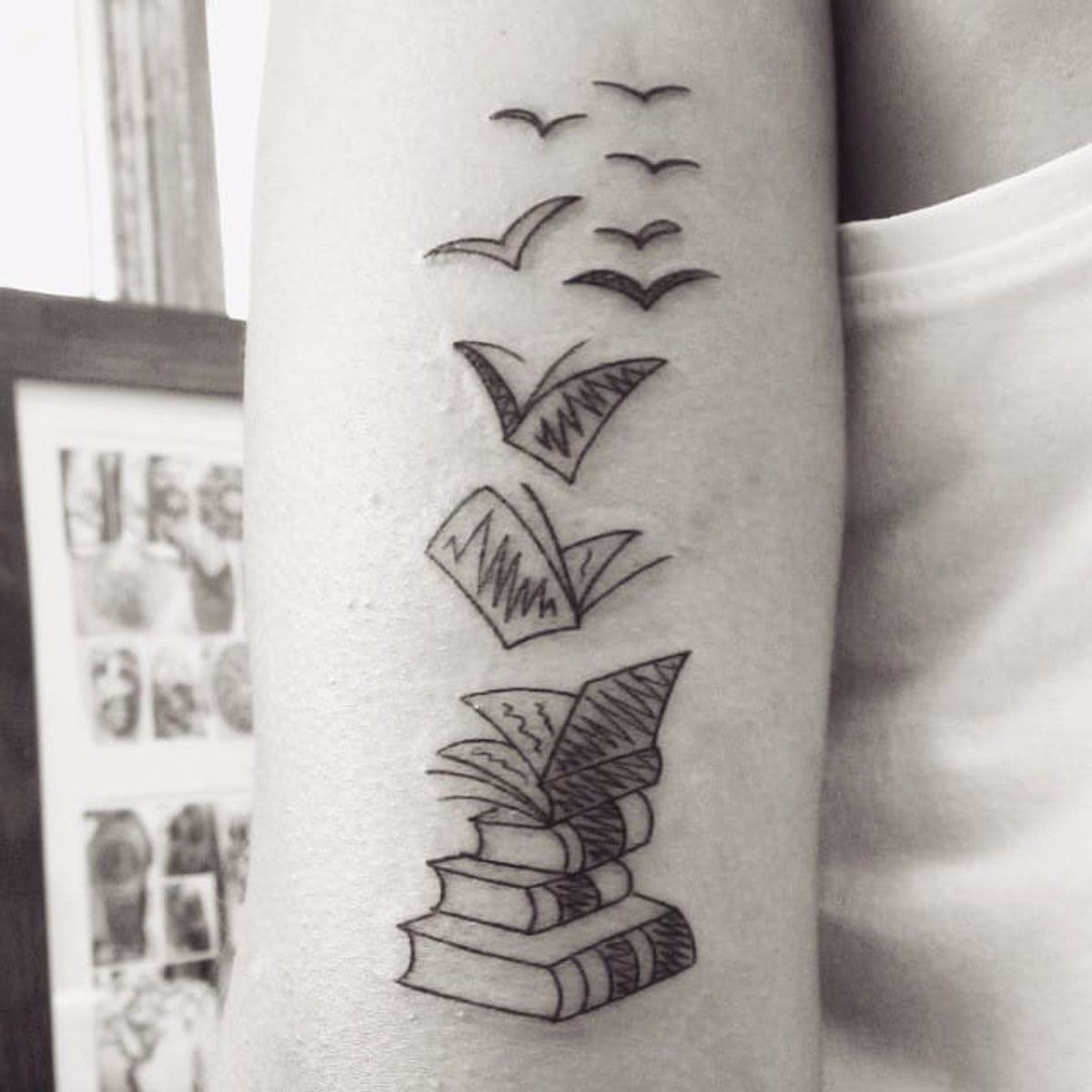 Tattoo uploaded by Rafaela Marchetti • Por Rafaella Oliveira!  #RafaellaOliveira #LivroTattoo #diadolivro #book #booktattoo  #TatuadorasBrasileiras #diadolivro • Tattoodo
