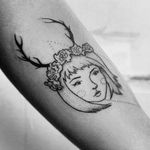 Tattoo em handpoke por Hannah Storm! #HannahStorm #tatuadorasbrasileiras #tatuadorasdobrasil #tattoobr #handpoke #girl #delicate #delicada