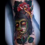 A zombified traditional lady head by Ross Nagle (IG—rossnagle). #dagger #ladyhead #rose #RossNagle #traditional #zombie