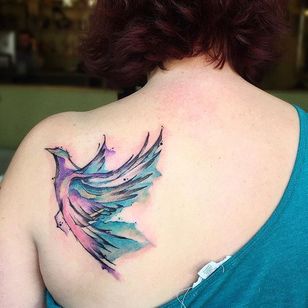 Boceto de tatuaje de pájaro en acuarela de June Jung.  #boceto #ilustrativo #pajaro #acuarela #juneJung