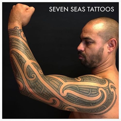 An interesting tribal tattoo via Jeroen Franken (IG—jeroenfranken). #blackwork #geometric #JeroenFranken #Polynesian #traditional #tribal