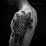 Gorgeous ornamental tattoo by Yaroslav Gorbunov #YaroslavGorbunov #neotribal #tribal #ornamental #geometric #blackwork #dotwork #dotshading #sacredgeometry