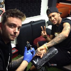 Samuel Rico tattooing everyone's favorite Neymar #tattooartist #artist #celebritytattooartist #samuelrico