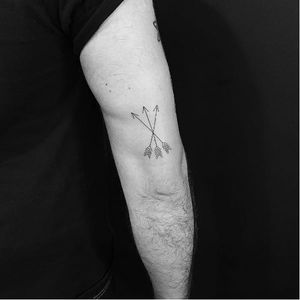 Beautiful triple arrow tattoo by Jon Boy #JonBoy #West4Tattoo #NYC #newyork #newyorktattoo #blackwork #linework #arrow #arrowtattoo