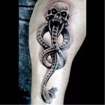 Sabe quem fez essa tattoo? Conta pra gente! #BlackWork #DarkMark #MarcaNegra #MarcaNegraTattoo #HarryPotter #HarryPotterTattoo #Skull #Snake