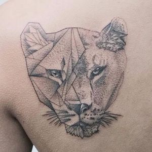 This is one mathematical big cat. Tattoo by Jasper Andres. #JasperAndres #geometry #nature #twoface #panther #stippling