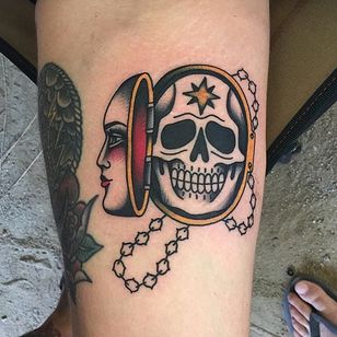 Skull Tattoo by Gonzalo Muñiz #skull #cameo #traditional #traditionaltattoo #oldschool #traditionalartist #boldwillhold #GonzaloMuniz
