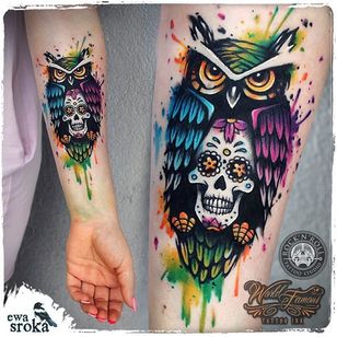 Tatuaje de acuarela de búho y calavera arcoíris por Ewa Sroka a través de @EwaSrokaTattoo #EwaSrokaTattoo #Rainbow #Bright #Owl #Skull #WatercolorTattoo #Poland #watercolor