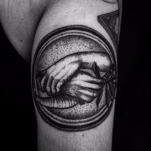 Hands tattoo by Caroline Vitelli #CarolineVitelli #blackwork #hands