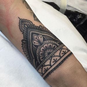Cuff tattoo by Jean Le Roux #cufftattoo #intricatetattoo #mehndi #linework #dotwork