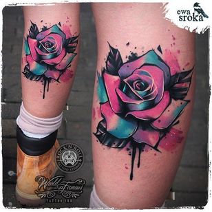 Tatuaje de acuarela de rosa goteando a través de @EwaSrokaTattoo #EwaSrokaTattoo #Rainbow #Bright #WatercolorTattoo #Rose #Poland #watercolor