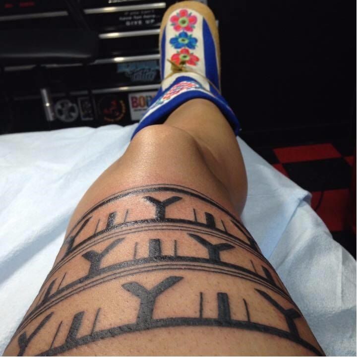 Leg tattoos are also traditional within the community. #Inuittattoos #legtattoo #traditional #tribal