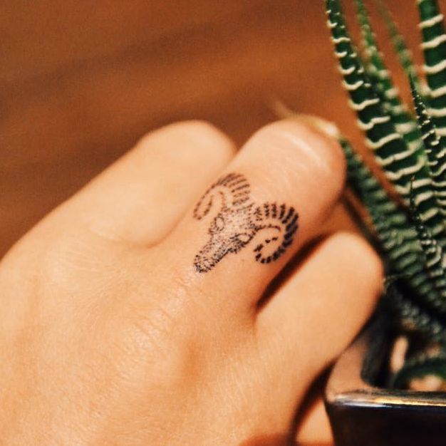 30 Cool Finger Tattoo Ideas for Women and Men  100 Tattoos