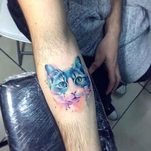 Cat Tattoo by Adrian Bascur #Watercolor #WatercolorTattoos #WatercolorArtists #BoldWatercolor #BestWatercolor #ModernTattoos #ContemporaryTattoos #AdrianBascur #Cat #Cattattoo