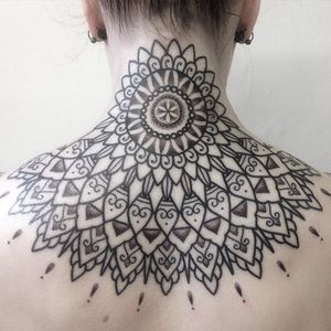 Geometric Tattoo by Kamila Daisy #geometric #geometrictattoo #patternwork #patternworktattoo #patterntattoo #geometricpattern #linework #blackwork #mehndidesign #blackink #blackworktattoo #KamilaDaisy