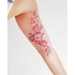 Beautiful flower tattoo #AmandaWachob #flowertattoo #flower #delicate #botanical