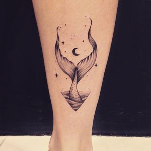 Cauda de sereia por Marta Carvalho! #MartaCarvalho #TokaStudio #tattoobr #tattoodobr #mermaid #sereia #moon #lua #mar #sea