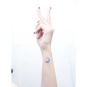 Wrist moon. (via IG - hktattoo_mini) #micro #mini #small #minilau #cosmic #pastel #space