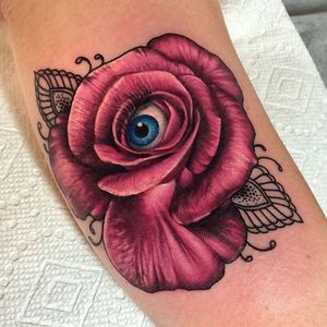 Another beautiful eye-centered flower by Megan Massacre #MeganMassacre #rose #eye #bold #boldtattoo
