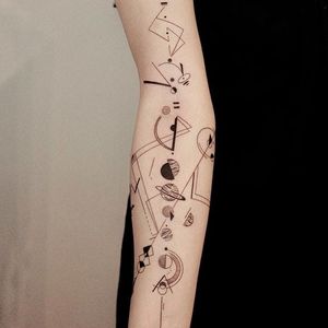 Geometric semi-abstract solar system tattoo by Hill. #Hill #HillTattoo #geometric #semiabstract #solarsystem #space #planet #galaxy #linework