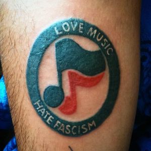 Love music hate fascism (via IG -- lkrg77) #antiracist #antiracisttattoo #antiracism #antiracismtattoo