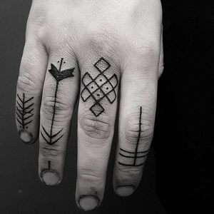 Freehand finger doodles by Fliquet Renouf. #blackwork #linework #FliquetRenouf #finger #freehand