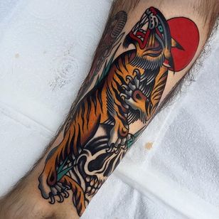 Tatuaje de tigre por Luke Jinks #tiger #tigertattoo #traditional #traditionaltattoo #traditionaltattoos #traditionalartist #LukeJinks