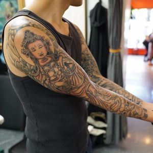 The depiction of Vajrasattva on Justin's right arm by Yoni Zilber (IG—yonizilber). #blackandgrey #tattooeddoctor #Tibetan #Vajrasattva #YoniZilber