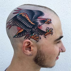 A badass scalp banger of an eagle by Mikey Holmes (IG—mikeyholmestattooing). #bold #colorful #American #eagle #MikeyHolmes #traditional
