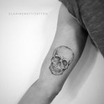 Caveira por Clari Benatti! #ClariBenatti #TatuadorasBrasileiras #TatuadorasdoBrasil #TattooBr #RiodeJaneiro #TattoodoBr #fineline #linhafina #traçofino #delicada #delicate #caveira #dotwork #pontilhismo #skull #crânio