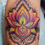 Lotus ultracolorida #KatieShocrylas #kshocs #tatuagemcolorida #colorfultattoo #gringa #lotus #lotusflower #flordelotus #dotwork #pontilhismo