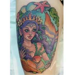Tatuaje pin-up de sirena de Dani Green #DaniGreen #newschool #pinupgirl #mermaid